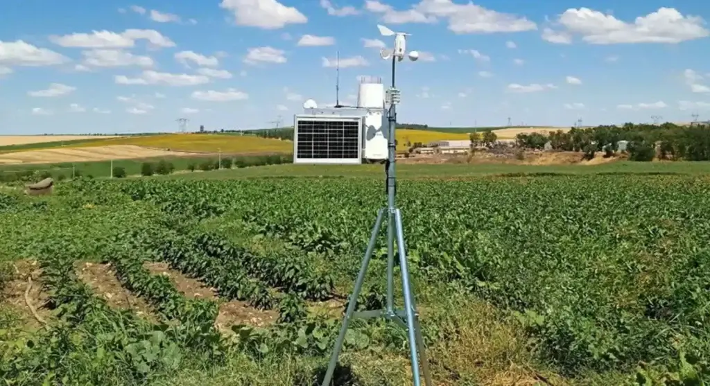 use of smart agricultural technologies and advantages of modern agricultural practices